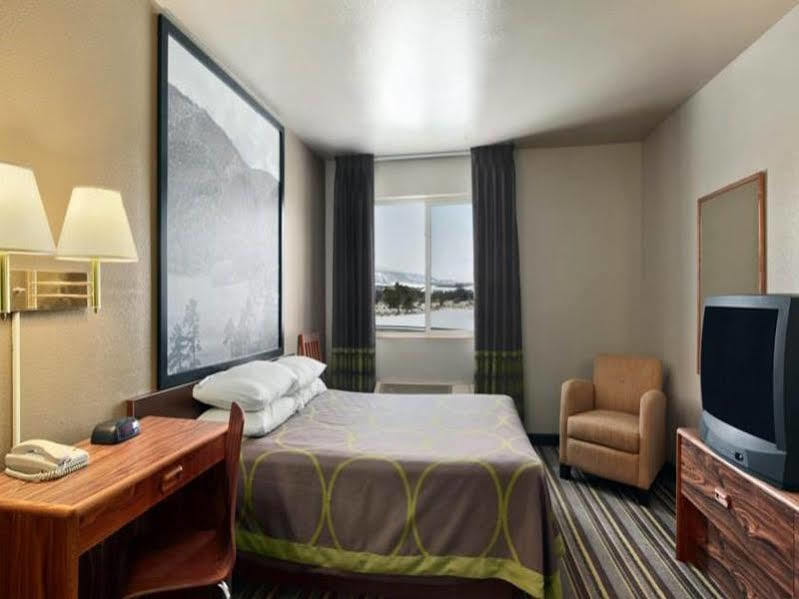 Super 8 By Wyndham Buena Vista Hotel Екстериор снимка